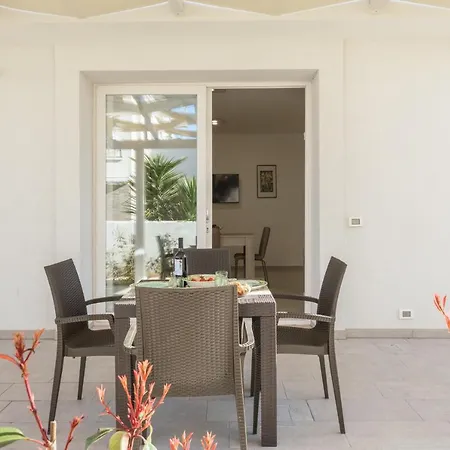 Elena - Two Luxury Suites, Garden & Fast Wi-fi Near The Sea Appartement Santa Maria al Bagno