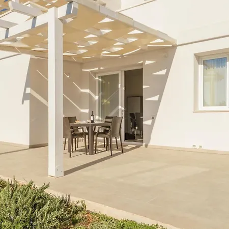 Elena - Two Luxury Suites, Garden & Fast Wi-fi Near The Sea