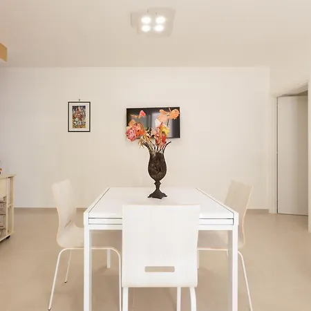 Elena - Two Luxury Suites, Garden & Fast Wi-fi Near The Sea