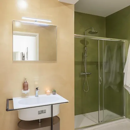 Elena - Two Luxury Suites, Garden & Fast Wi-fi Near The Sea Appartement