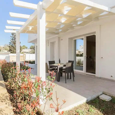 Elena - Two Luxury Suites, Garden & Fast Wi-fi Near The Sea Santa Maria al Bagno