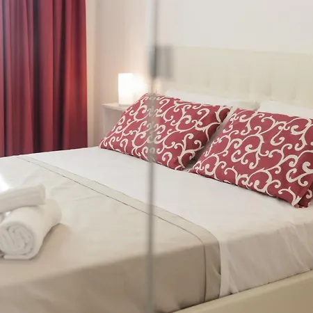 Elena - Two Luxury Suites, Garden & Fast Wi-fi Near The Sea Appartement