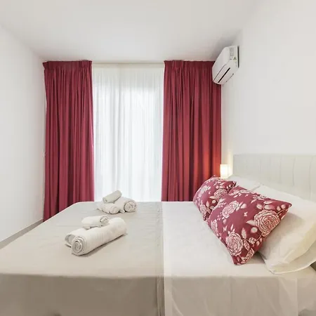 Elena - Two Luxury Suites, Garden & Fast Wi-fi Near The Sea Appartement *