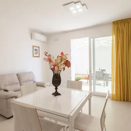 Appartement Elena - Two Luxury Suites, Garden & Fast Wi-fi Near The Sea