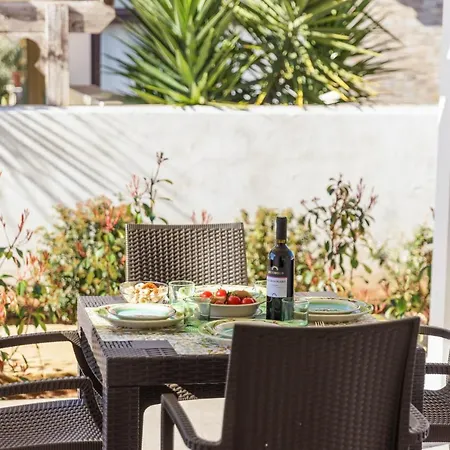 Elena - Two Luxury Suites, Garden & Fast Wi-fi Near The Sea *