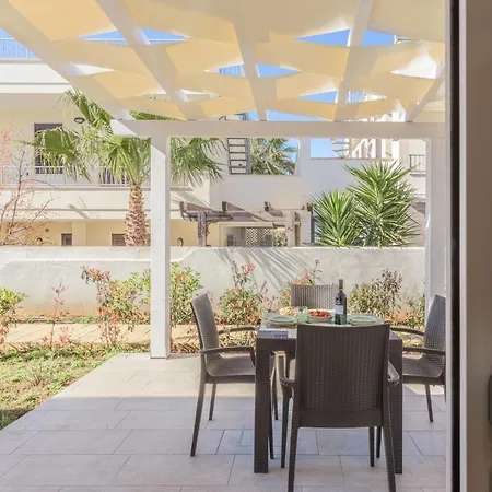 Appartement Elena - Two Luxury Suites, Garden & Fast Wi-fi Near The Sea