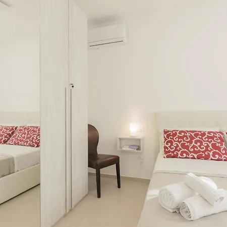 Elena - Two Luxury Suites, Garden & Fast Wi-fi Near The Sea * Santa Maria al Bagno