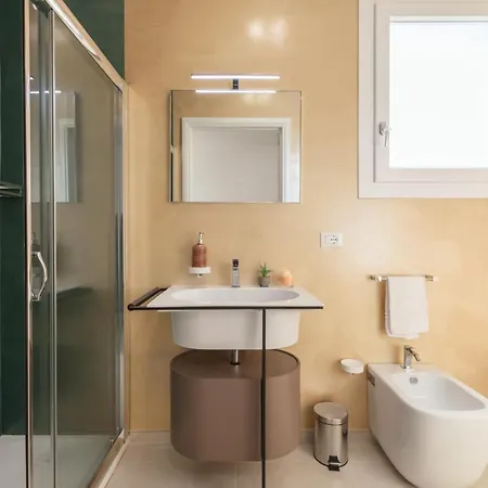 Elena - Two Luxury Suites, Garden & Fast Wi-fi Near The Sea Appartement