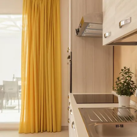 Elena - Two Luxury Suites, Garden & Fast Wi-fi Near The Sea Appartement Santa Maria al Bagno
