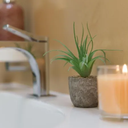 Elena - Two Luxury Suites, Garden & Fast Wi-fi Near The Sea Appartement Santa Maria al Bagno