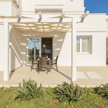 Elena - Two Luxury Suites, Garden & Fast Wi-fi Near The Sea Appartement