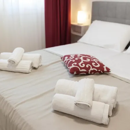 Elena - Two Luxury Suites, Garden & Fast Wi-fi Near The Sea Appartement Santa Maria al Bagno